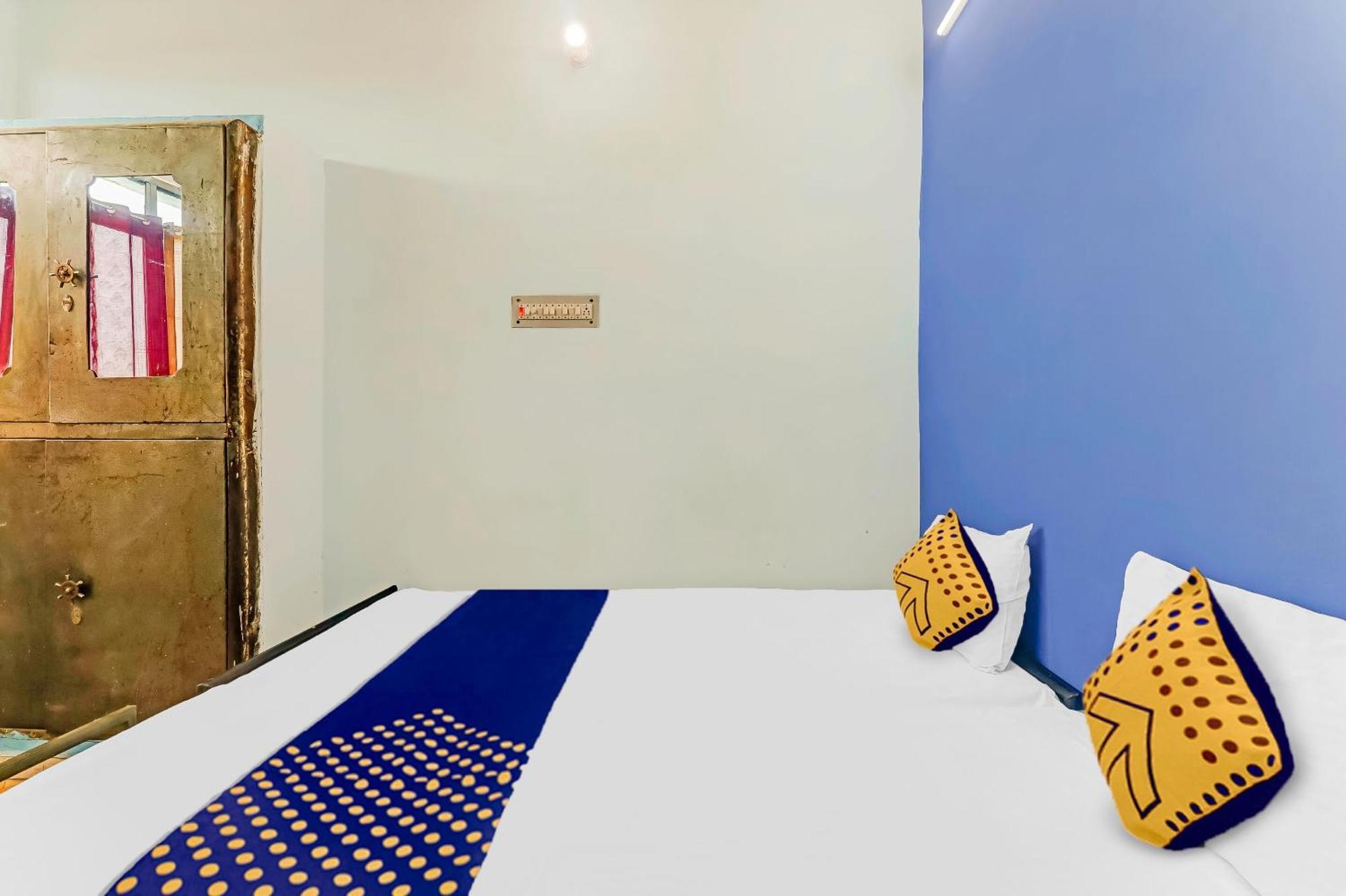 Spot On 81122 Saket Honest Hotel Ayodhya Exterior foto